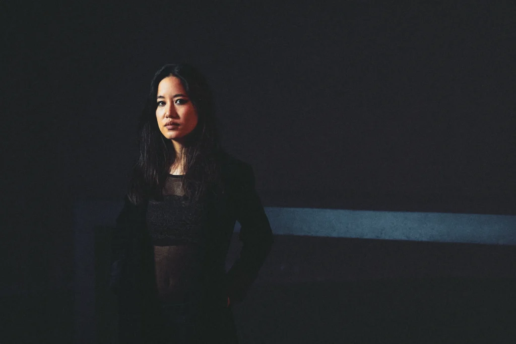 Atmospheric portrait of pianist Claudia Chan of Ensemble BRuCH in the church interior of St. Peter Cologne