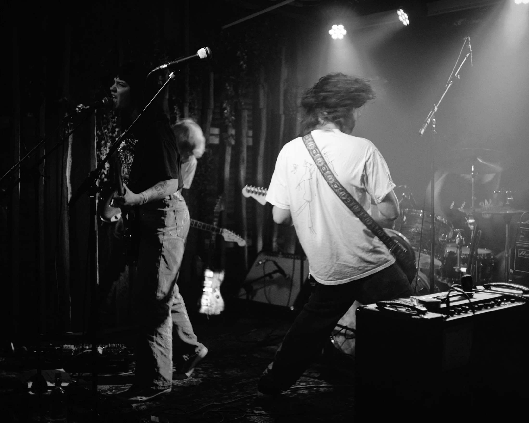 Two members of SØWT playing guitar during a live performance at Bumann & Sohn in Cologne.